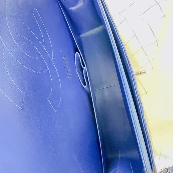 Chanel Jumbo Classic Double Flap Bag in Blue Patent Leather - Picture 8 of 11